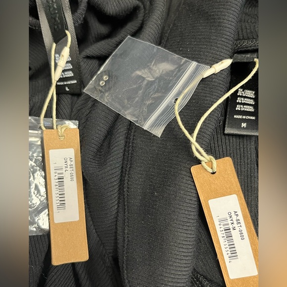 SKIMS - RIBBED SOFT LOUNGE TOP - Picture 3 of 3